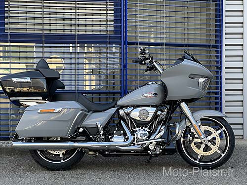 Harley Davidson HD Road Glide 117 Tour Pack — Motorcycle rental